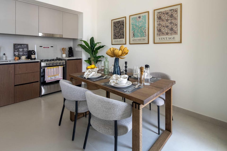 Frank Porter - Creek Palace Apartment in Dubai