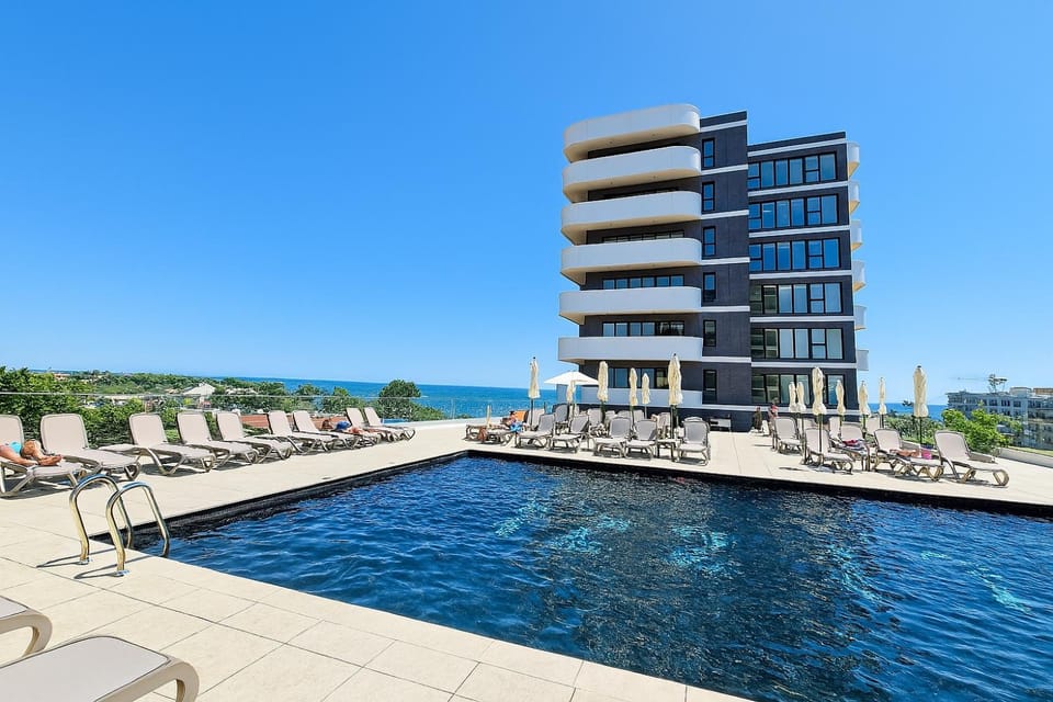 Property building, View (from property/room), Beach, On site, Landmark view, Pool view, Sea view, Area and facilities, Swimming pool, Swimming pool, sunbed