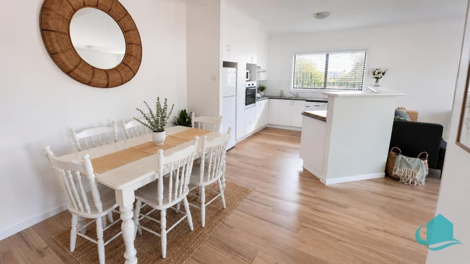 Dining area, kitchen