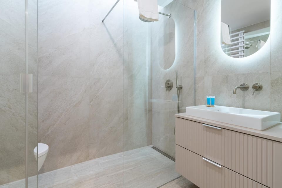 Shower, Bathroom, towels
