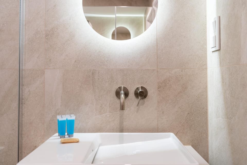 Shower, Bathroom, towels