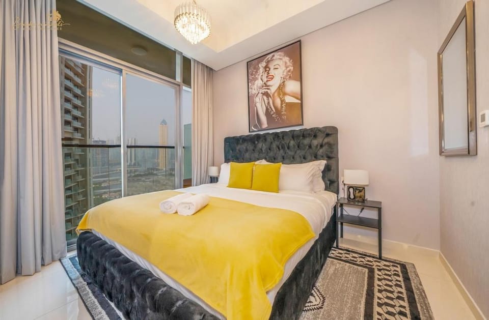 Serene Canal View 2Bhk 6 pax House in Dubai