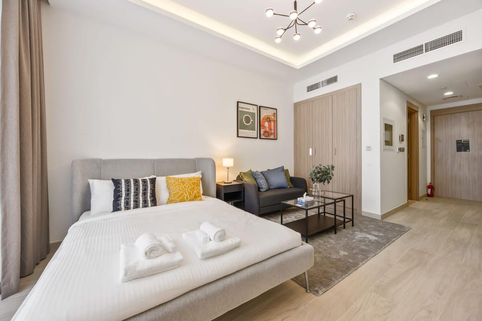 Bed, Living room, Photo of the whole room, Seating area, Bedroom, wardrobe