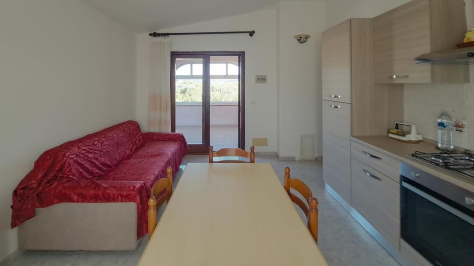Kitchen or kitchenette, Seating area, Dining area, stove