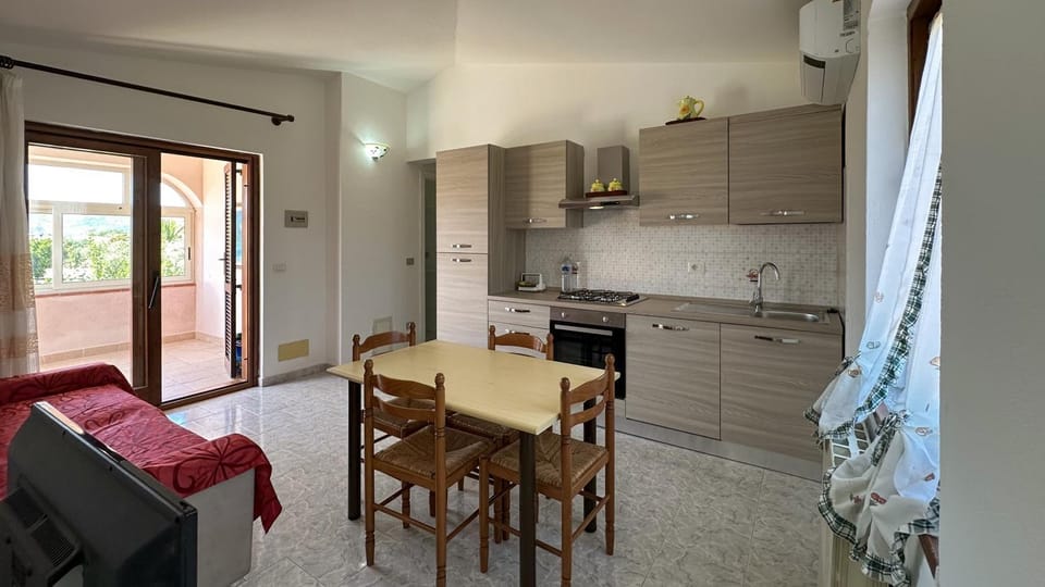 Kitchen or kitchenette, Living room, Seating area, Dining area, stove