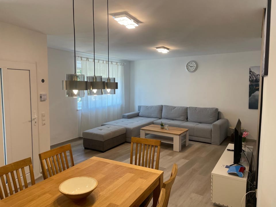 Living room, Dining area, Food