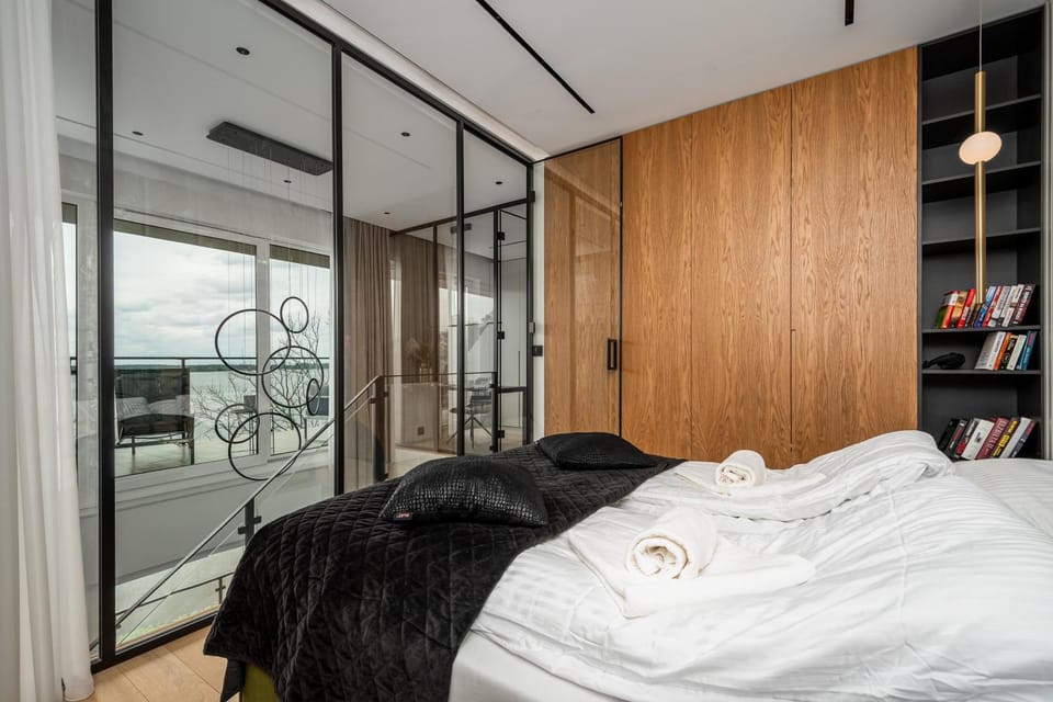 Bed, Bedroom, Lake view
