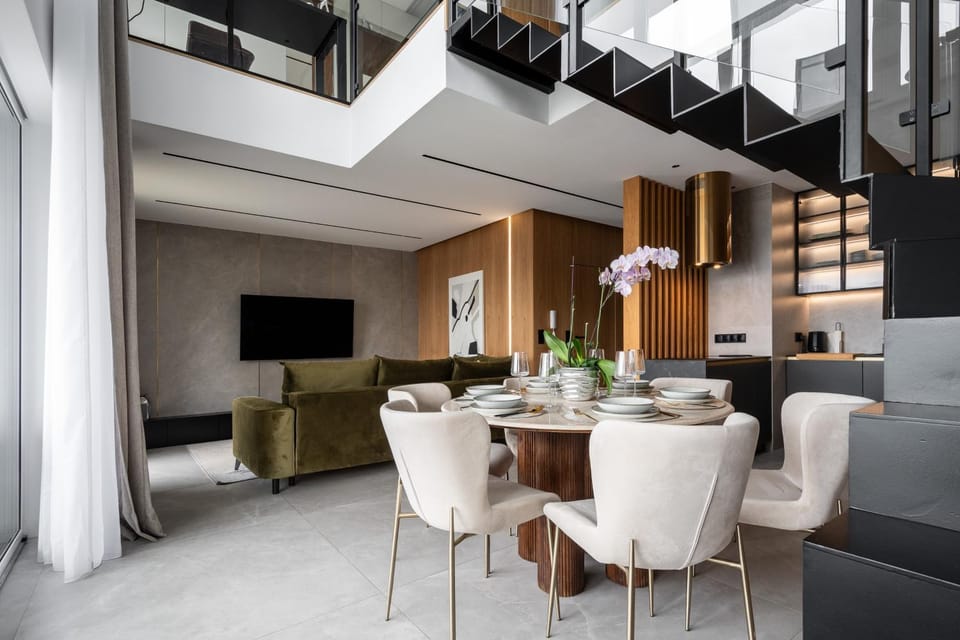 TV and multimedia, Living room, Seating area, Dining area