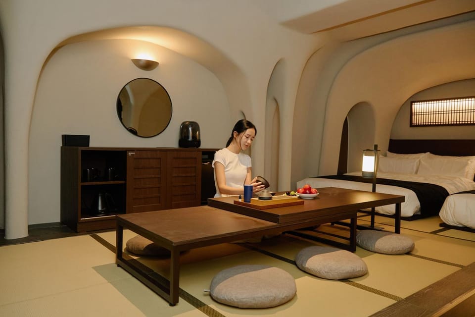 People, Seating area, Dining area