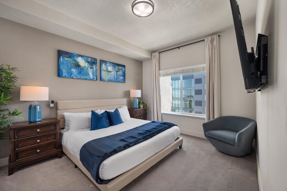 Bed, TV and multimedia, Bedroom