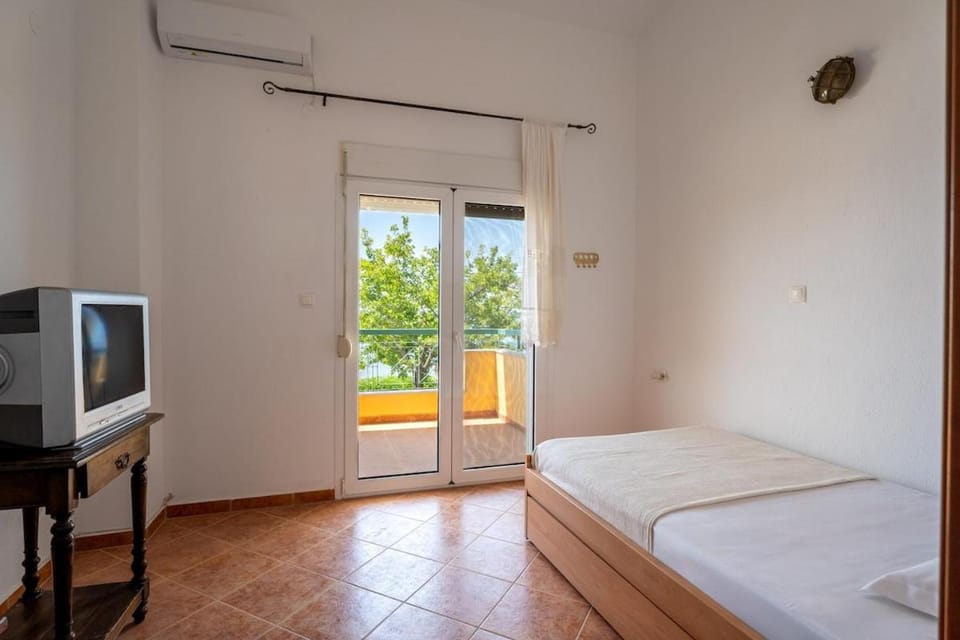 Blue Pearl-Beachfront Maisonette Apartment in Nikiti