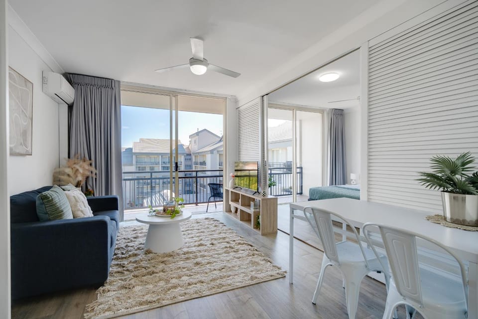 Patio, View (from property/room), Balcony/Terrace, Living room, Seating area