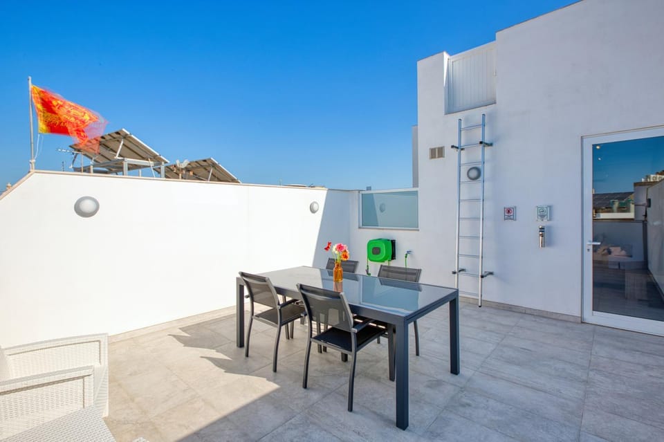 Patio, Day, Balcony/Terrace