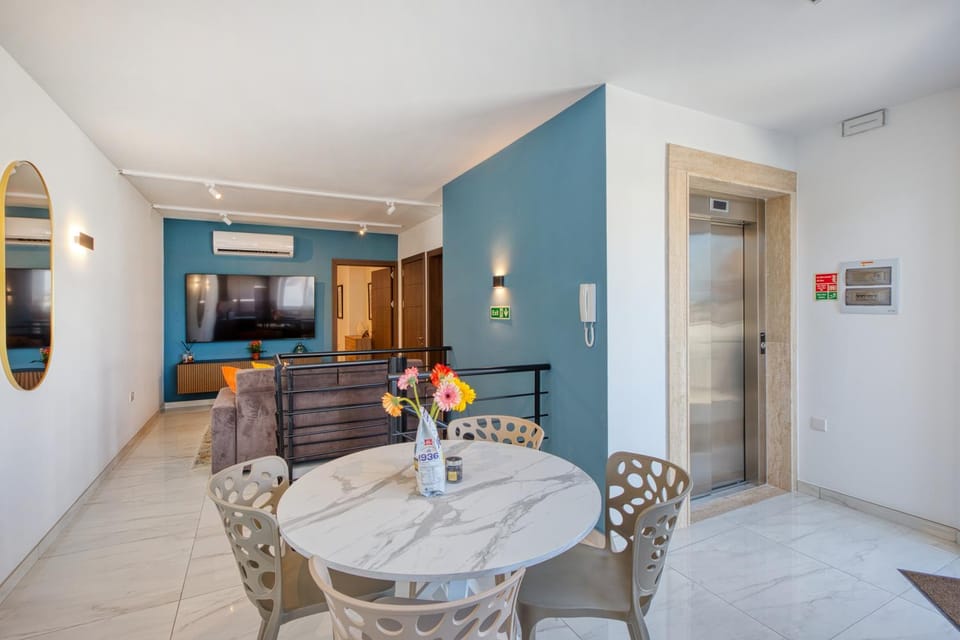 TV and multimedia, Kitchen or kitchenette, Living room, Dining area