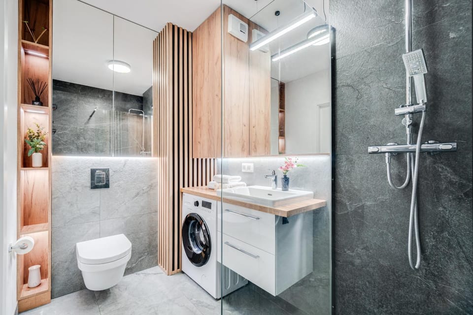 Shower, Toilet, Bathroom, towels, washing machine