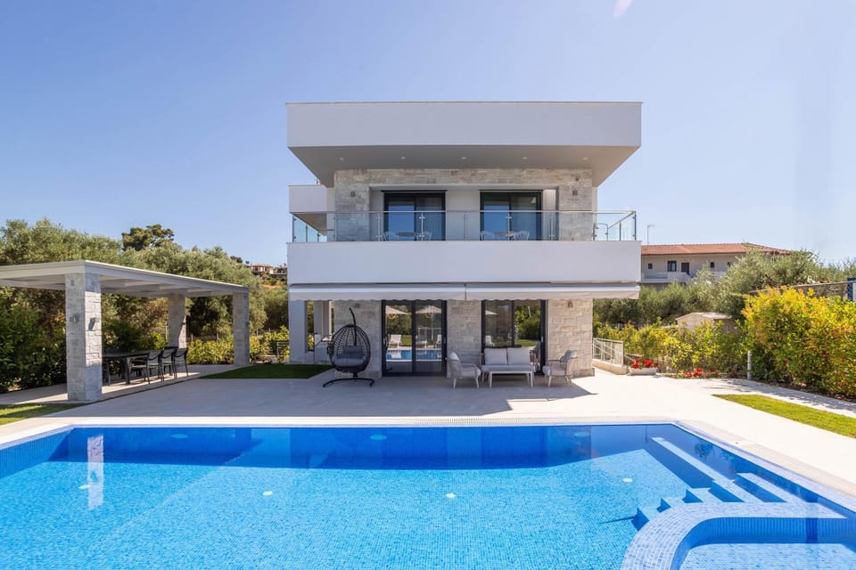 Property building, Patio, Swimming pool