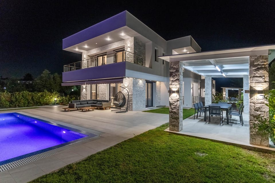 Property building, Patio, Swimming pool