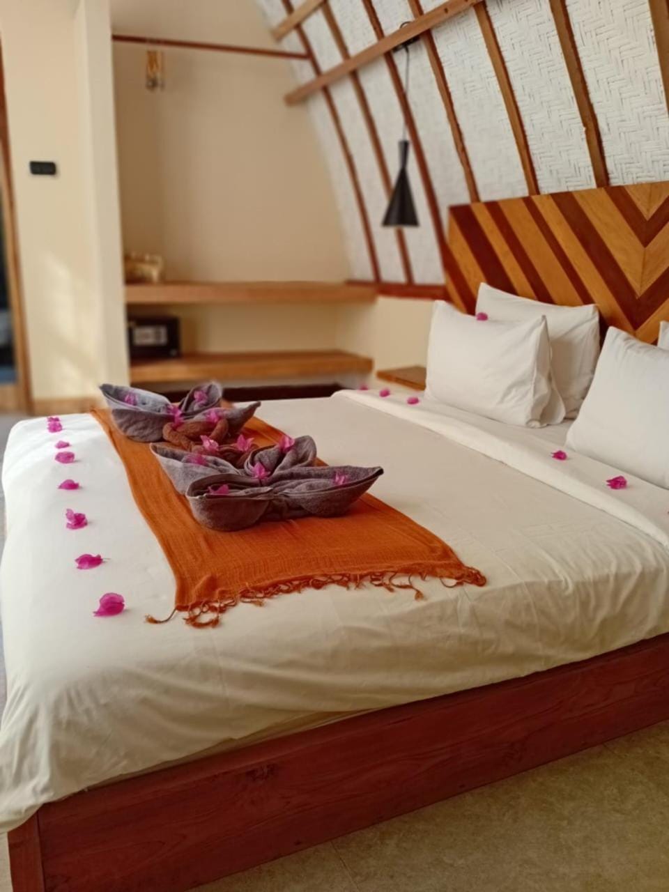 Bed, Bedroom, towels