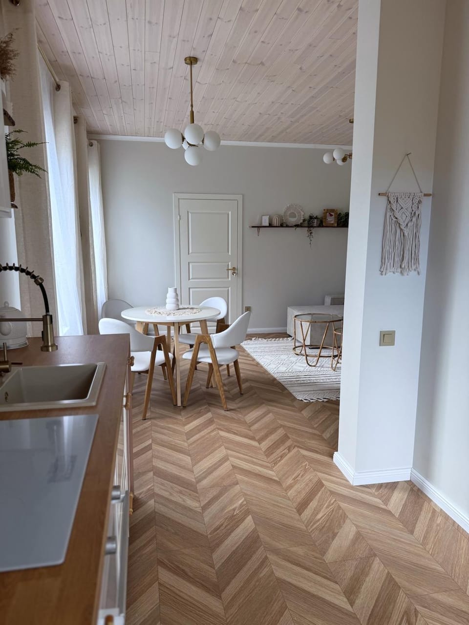 Kitchen or kitchenette, Living room, Photo of the whole room, Seating area, Dining area