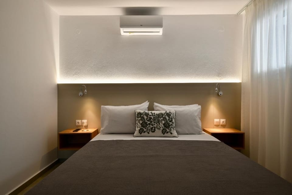 Bed, Bedroom, air conditioner