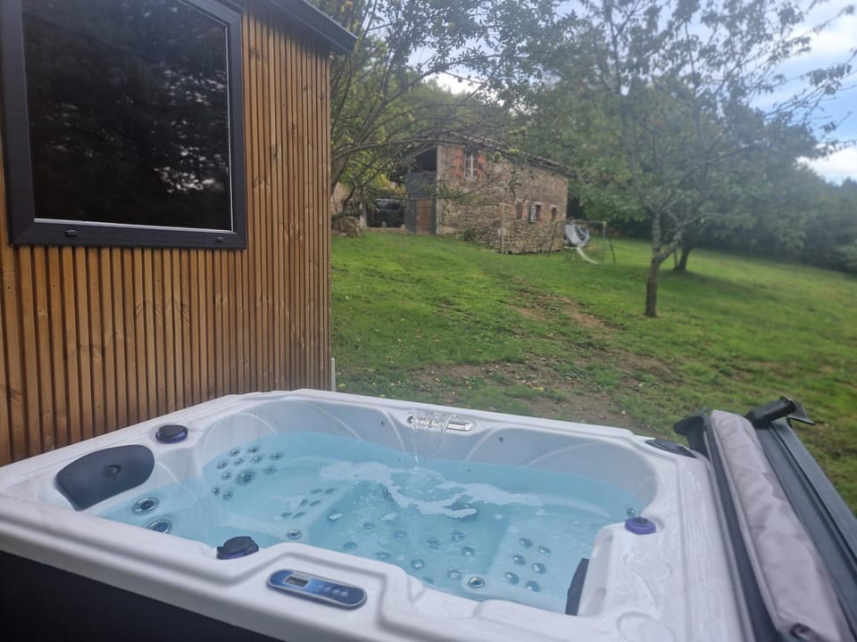 Garden, Hot Tub, Garden view