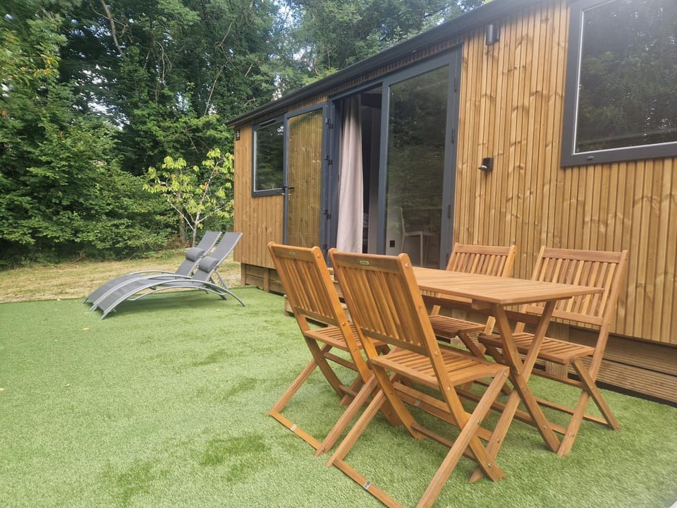 Property building, Patio, Garden, Garden view, sunbed