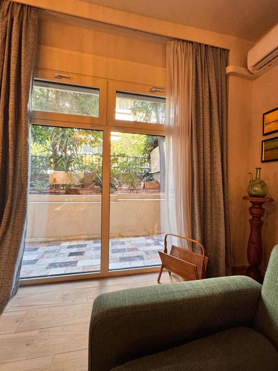 Living room, Seating area, air conditioner