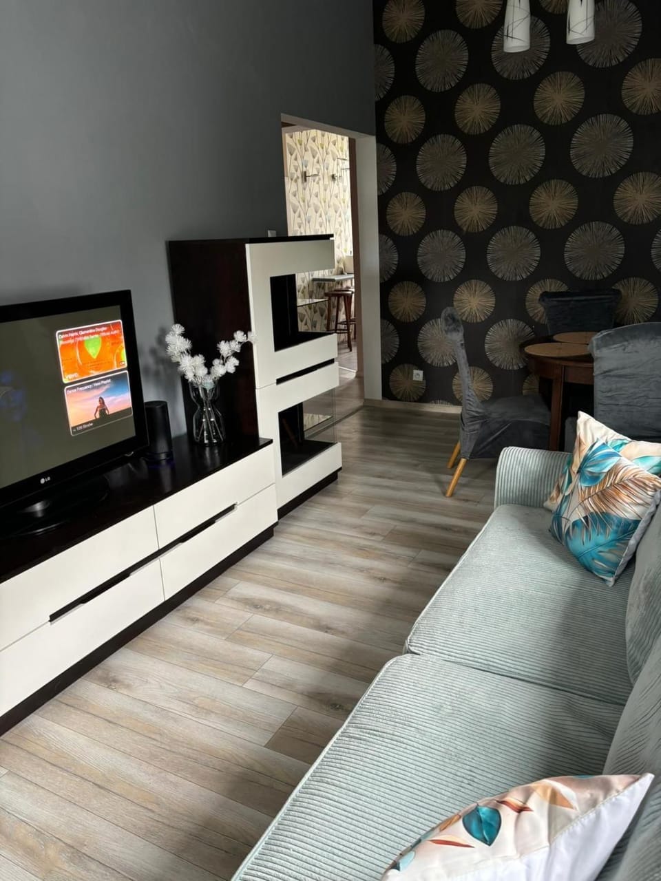 Communal lounge/ TV room, TV and multimedia, Living room, Seating area, Evening entertainment