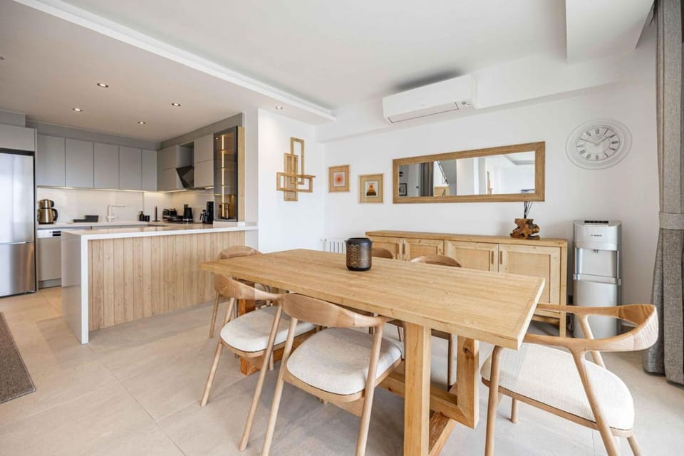 Dining area, kitchen