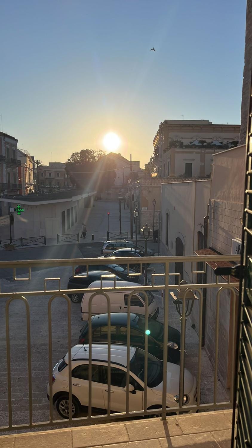 Neighbourhood, City view, Street view, Location, Sunset, Parking