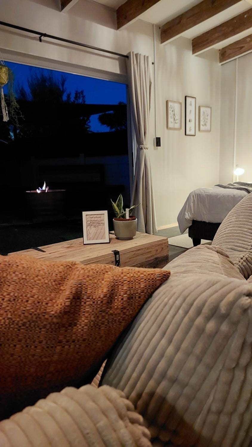 Bed, Living room, Bedroom, Garden view