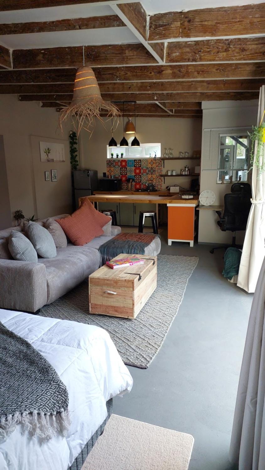 Seating area, kitchen