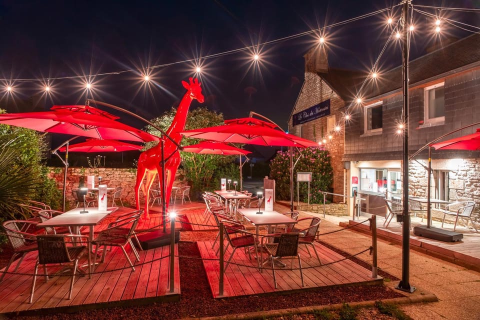 Property building, Restaurant/places to eat
