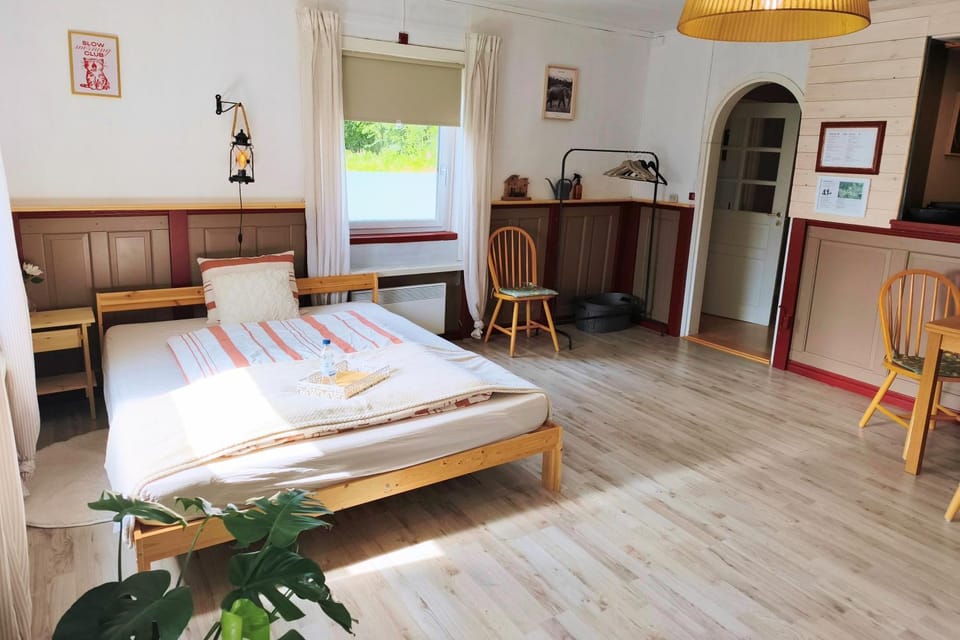 Bedroom, wardrobe