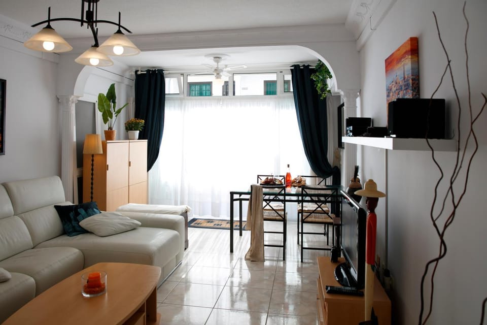 TV and multimedia, Living room, Decorative detail, Dining area