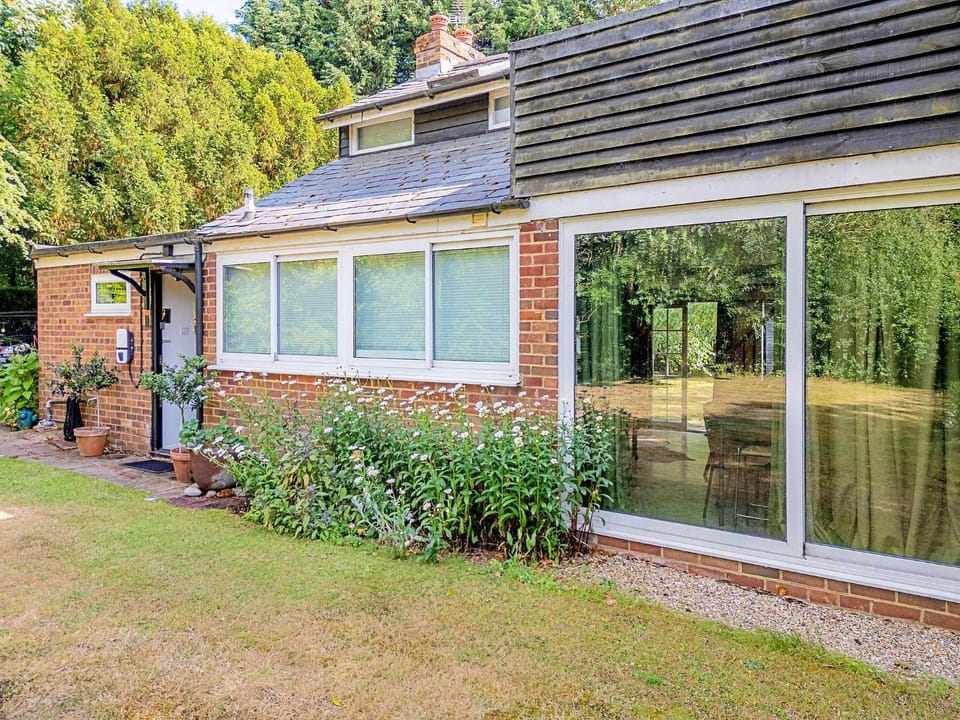 Property building, Spring, Day, Garden, Garden view