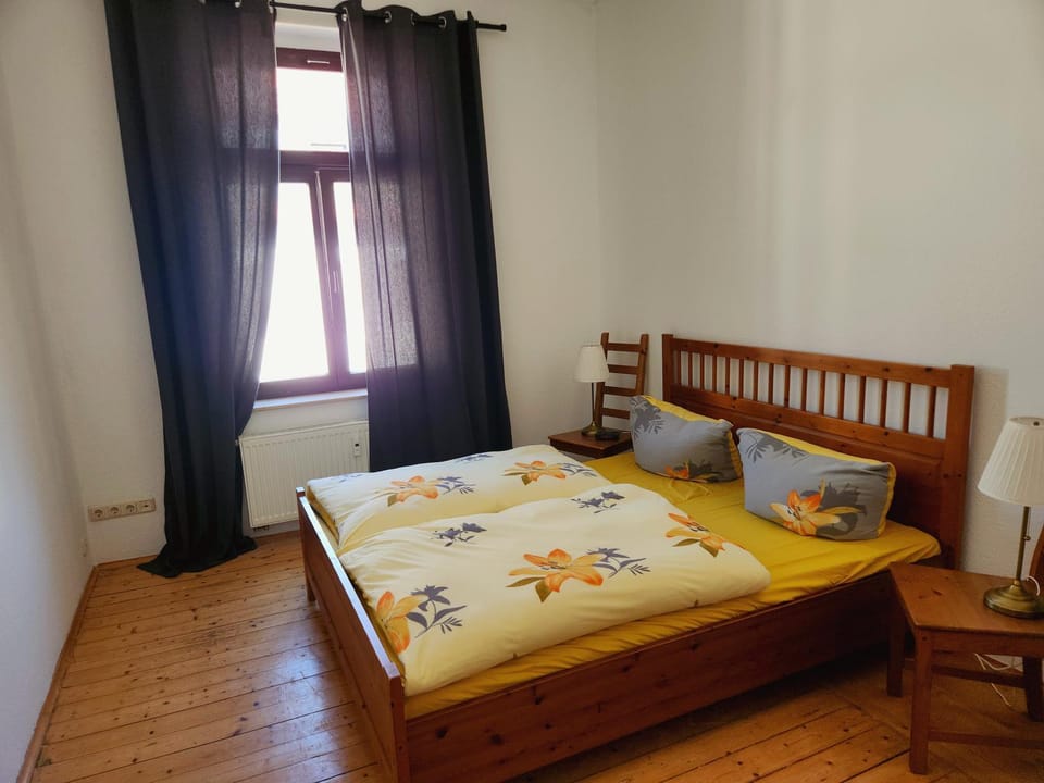 Photo of the whole room, Bedroom