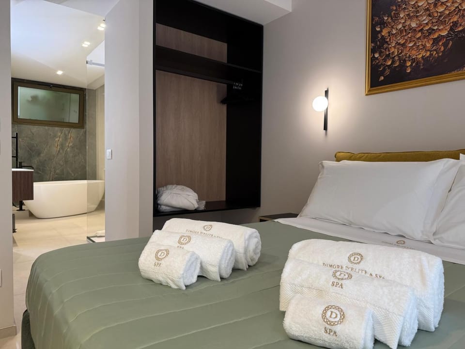 Bedroom, towels