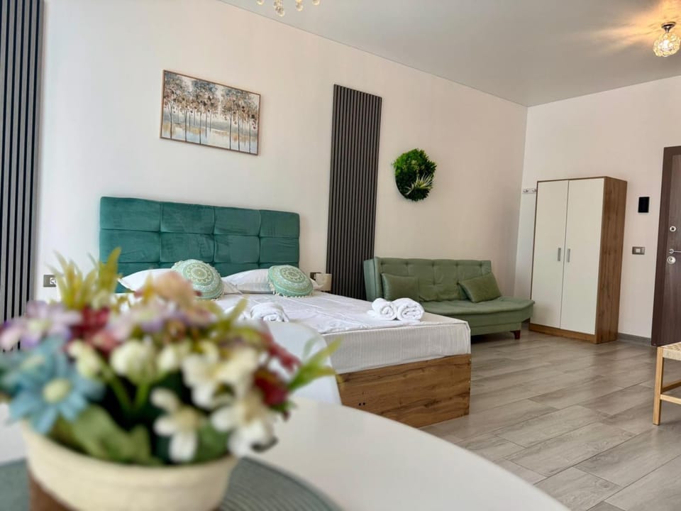 Bed, Living room, Photo of the whole room, Seating area, Bedroom, towels, wardrobe