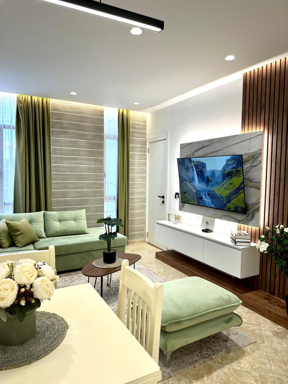 Communal lounge/ TV room, TV and multimedia, Living room, Seating area, Evening entertainment