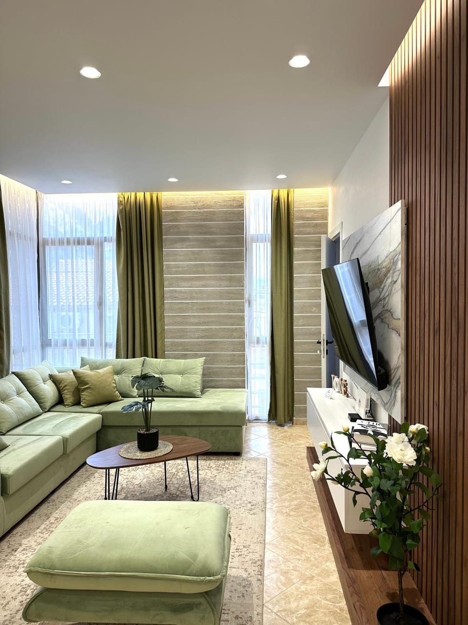 Communal lounge/ TV room, TV and multimedia, Living room, Seating area, Evening entertainment