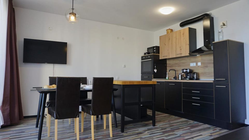 Communal lounge/ TV room, TV and multimedia, Kitchen or kitchenette