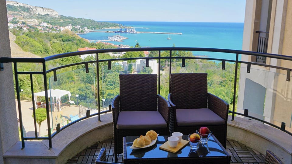 Day, View (from property/room), Balcony/Terrace, Seating area, Sea view