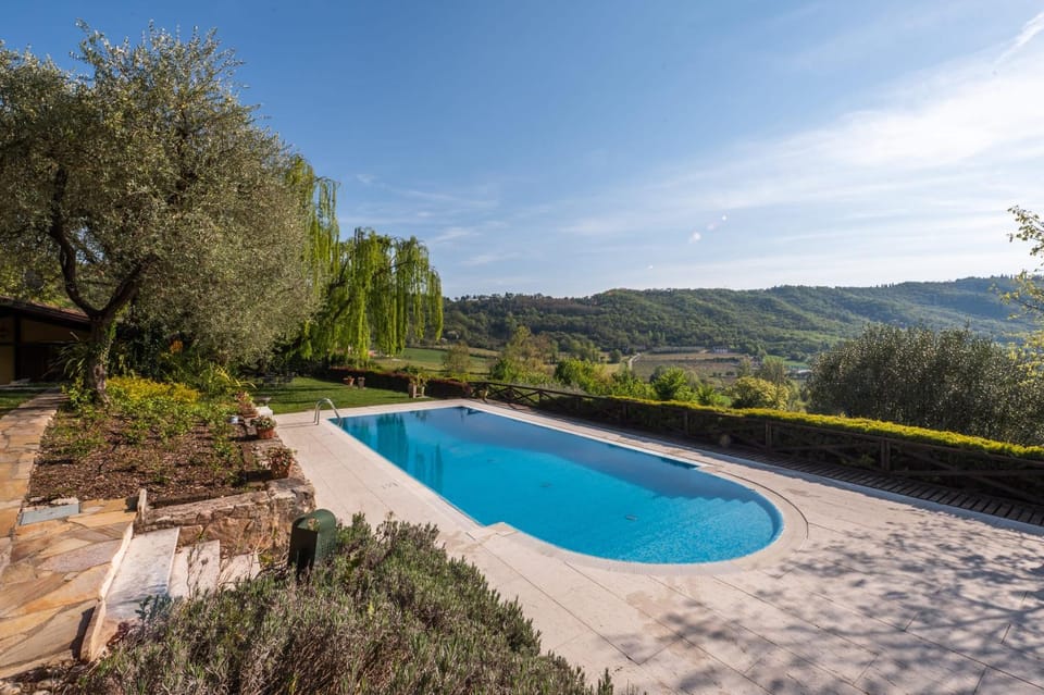 Beautiful villa with private garden and pool Villa in Lake Garda