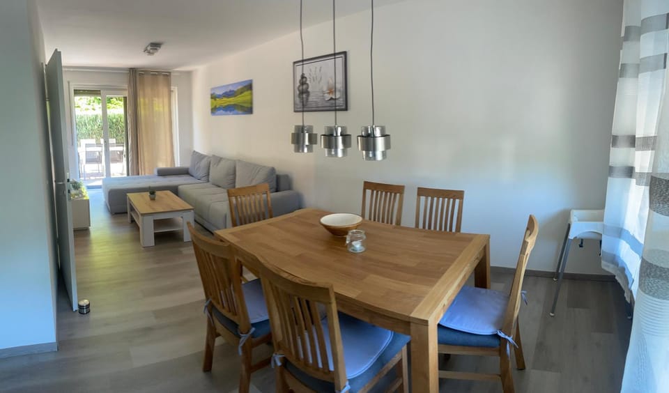 Living room, Seating area, Dining area