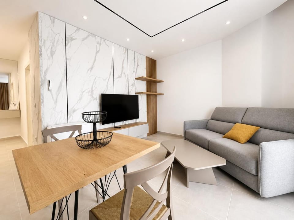 Communal lounge/ TV room, Living room, Seating area, Dining area