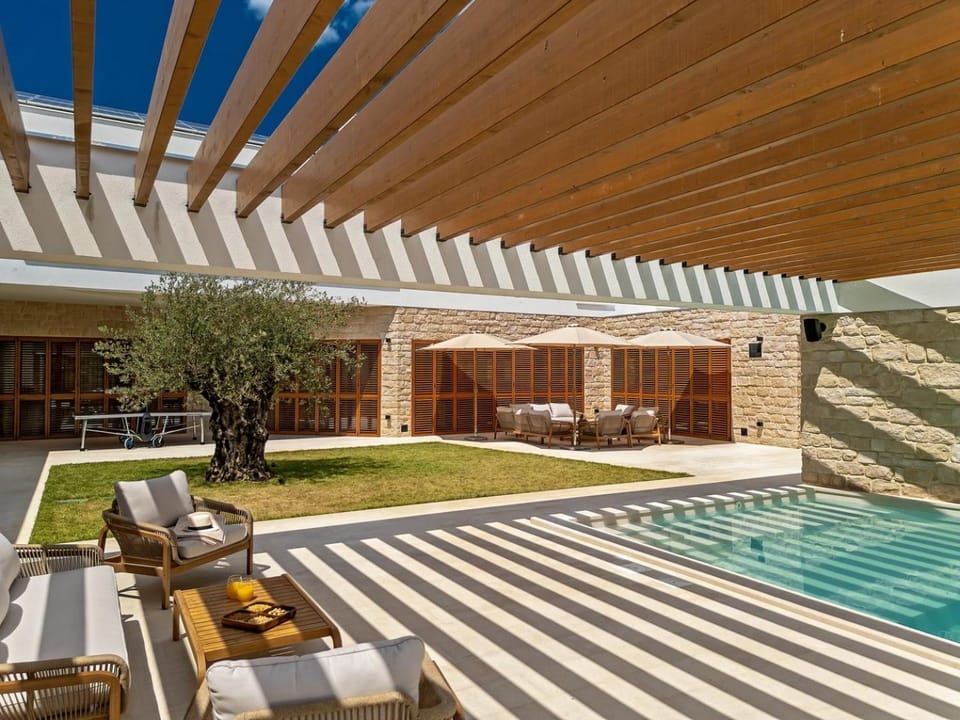 Balcony/Terrace, Seating area, Dining area, Swimming pool