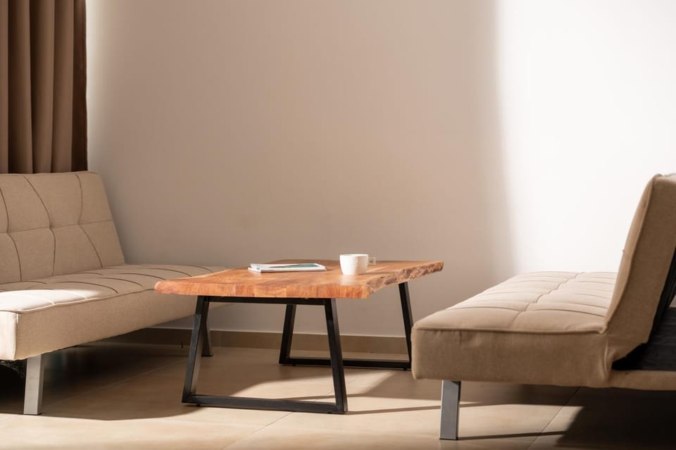 Bed, Seating area
