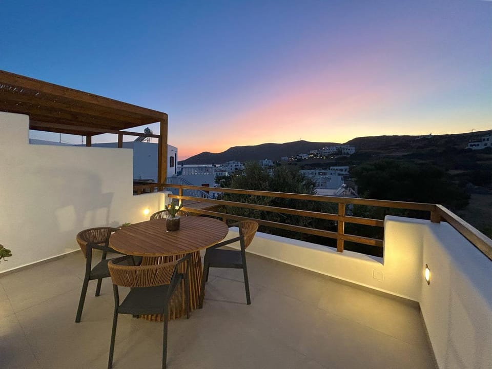 View (from property/room), Balcony/Terrace, Mountain view, Sunset