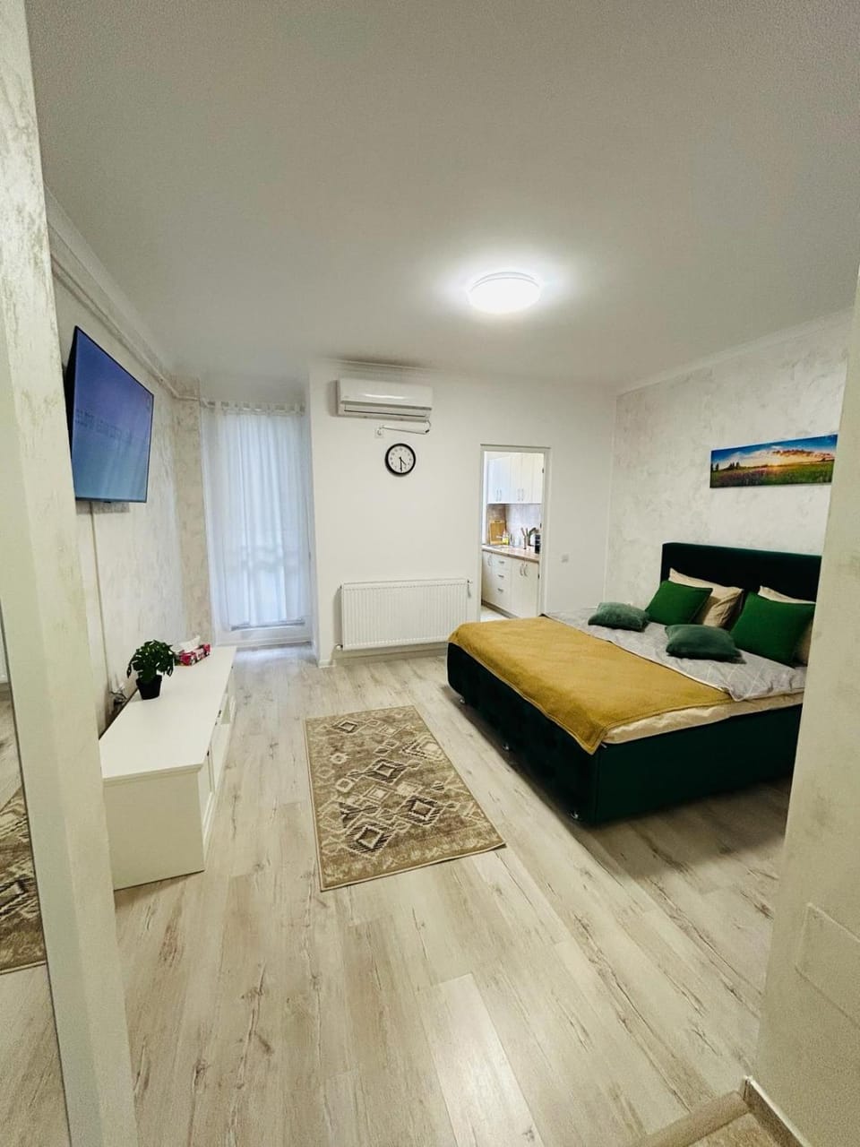 Modern & Cozy Studio with Balcony Apartment in Romania